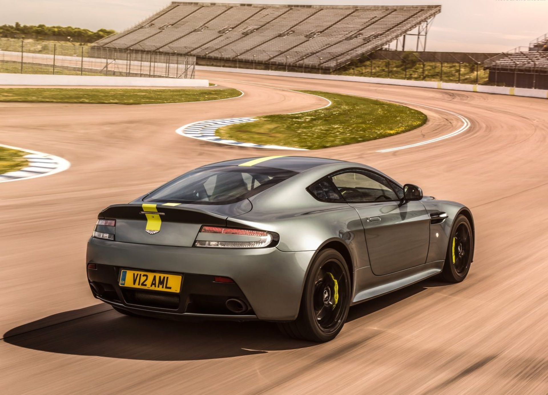 Aston Martin Vantage AMR  2018 