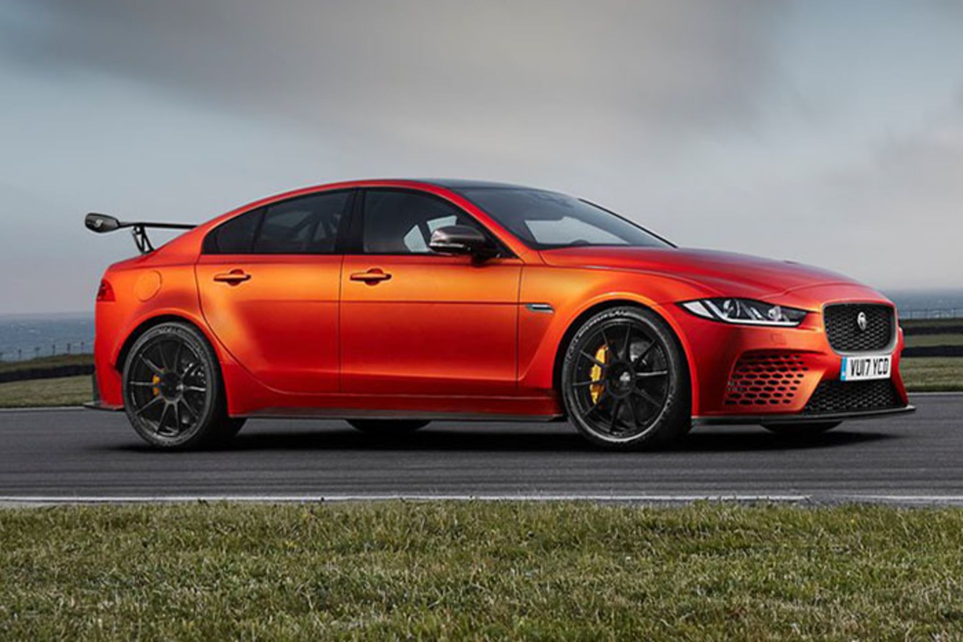 Jaguar XE SV Project 8