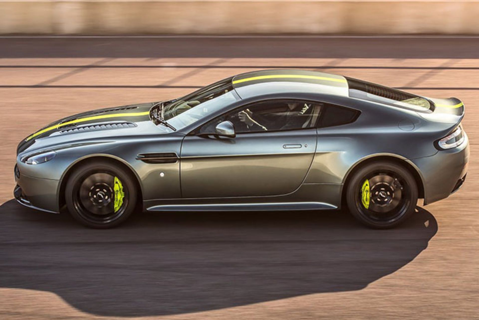 Aston Martin Vantage AMR  2018 