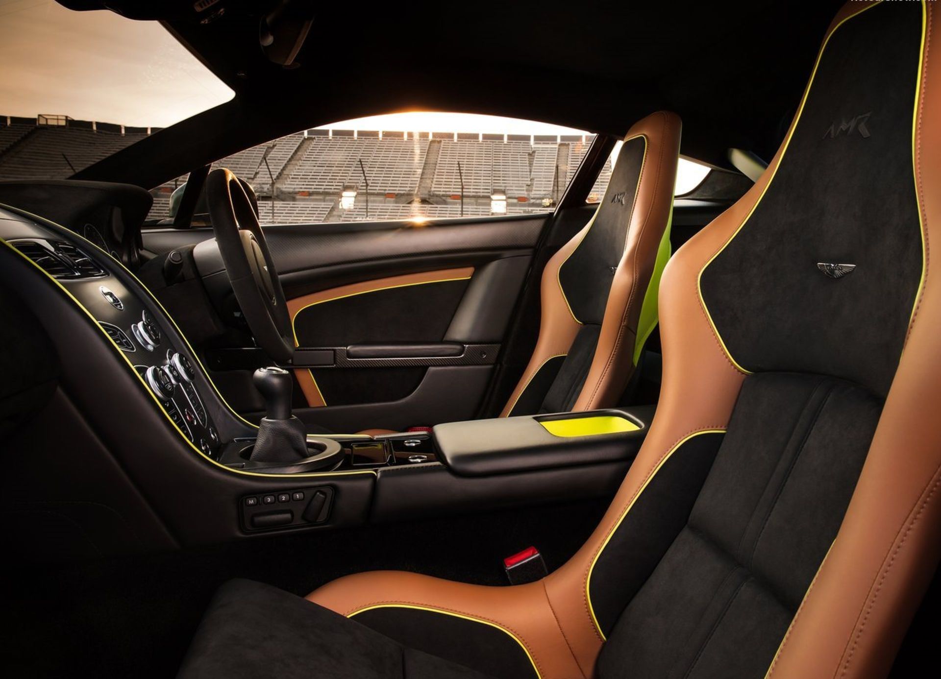 Aston Martin Vantage AMR  2018 