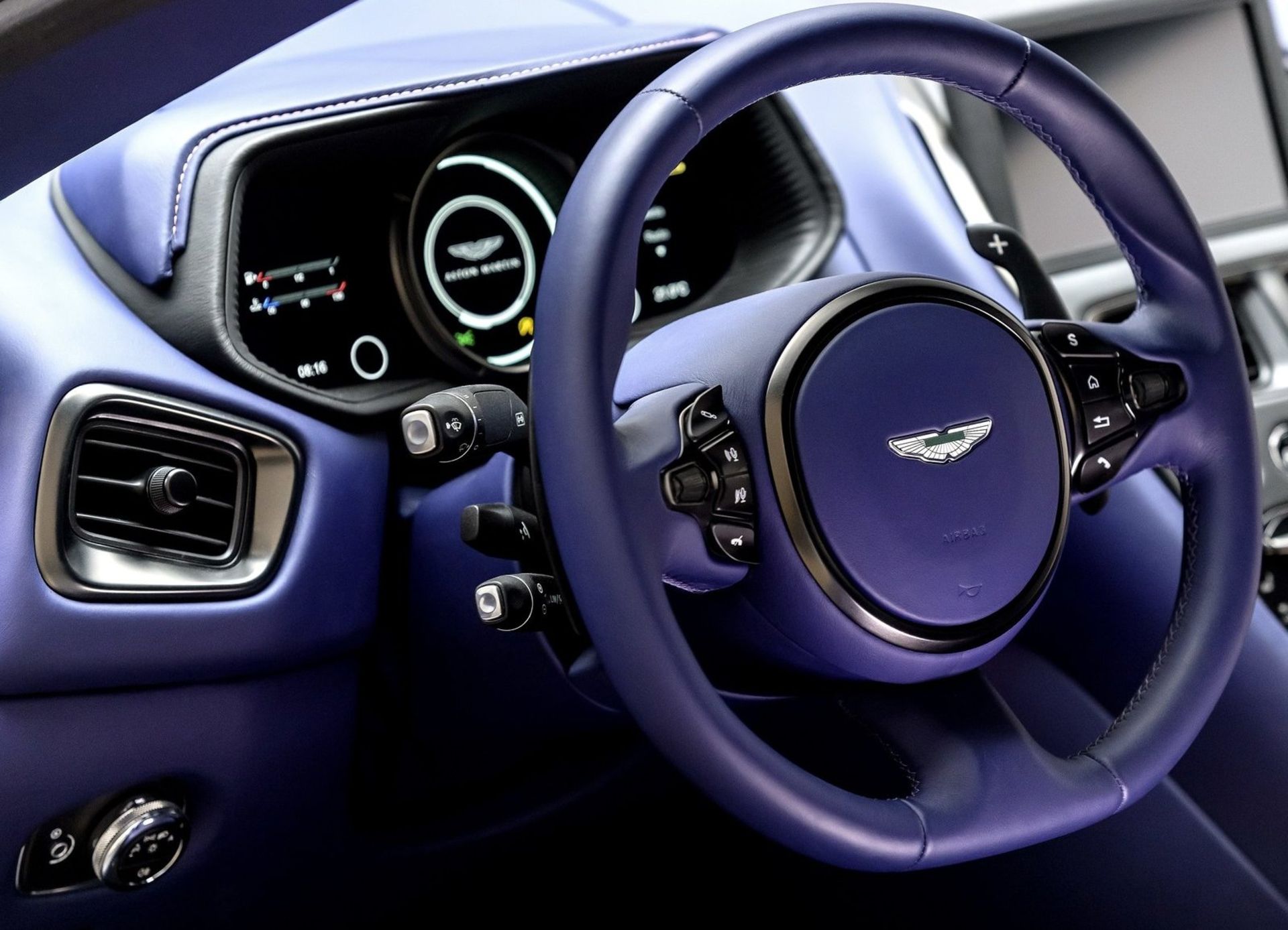 استون مارتین AMG