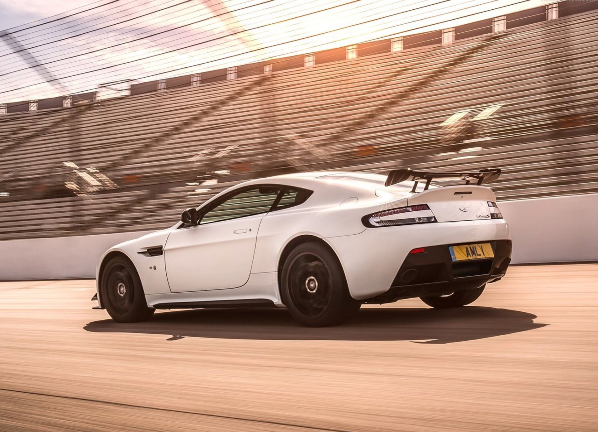 Aston Martin Vantage AMR  2018 