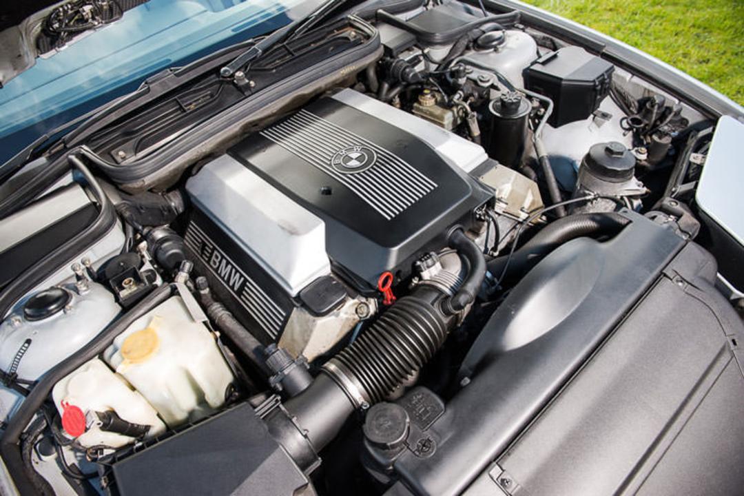 حراج خودروی اسپورت بی‌نظیر BMW 840Ci مدل ۱۹۹۸