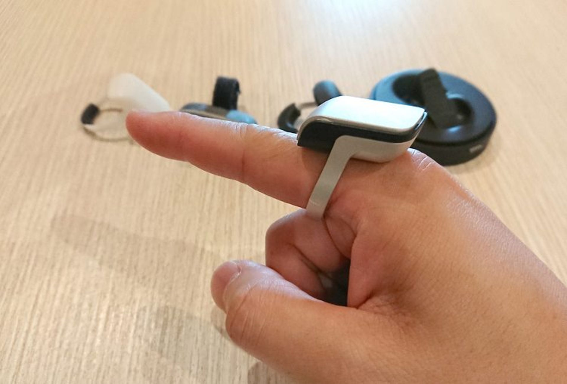 Orii smart ring bluetooth headphone