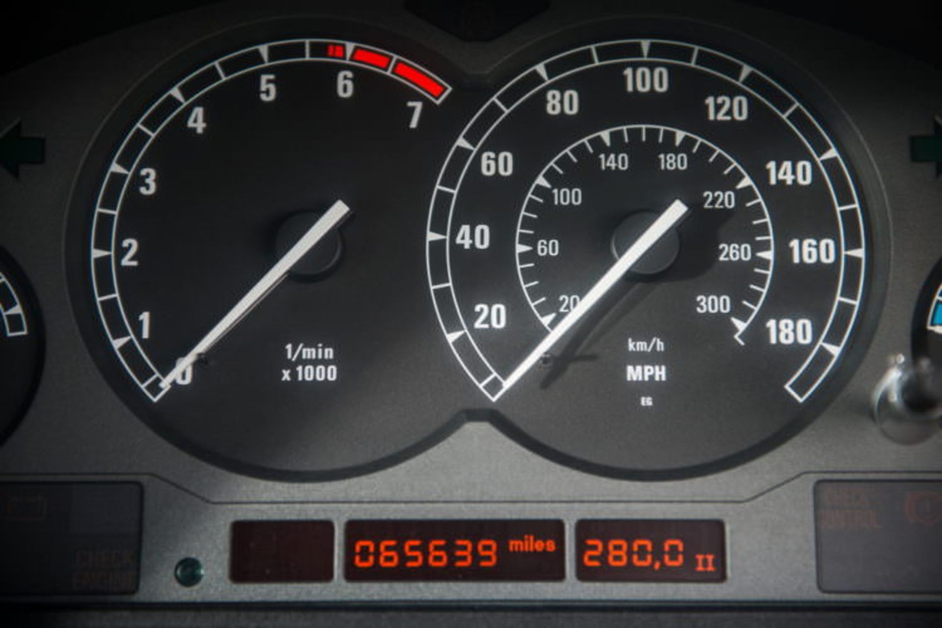 حراج خودروی اسپورت بی‌نظیر BMW 840Ci مدل ۱۹۹۸