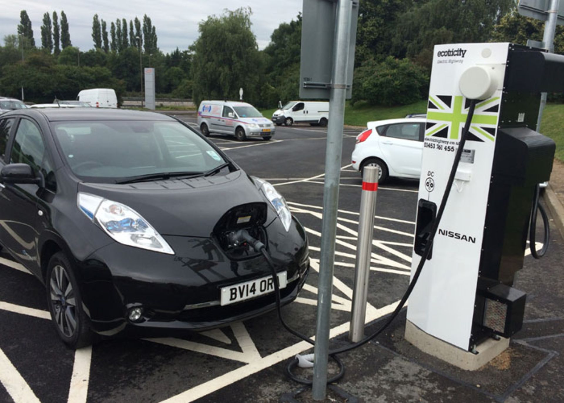 مرجع متخصصين ايران جايگاه شارژ خودروي الكتريكي در لندن