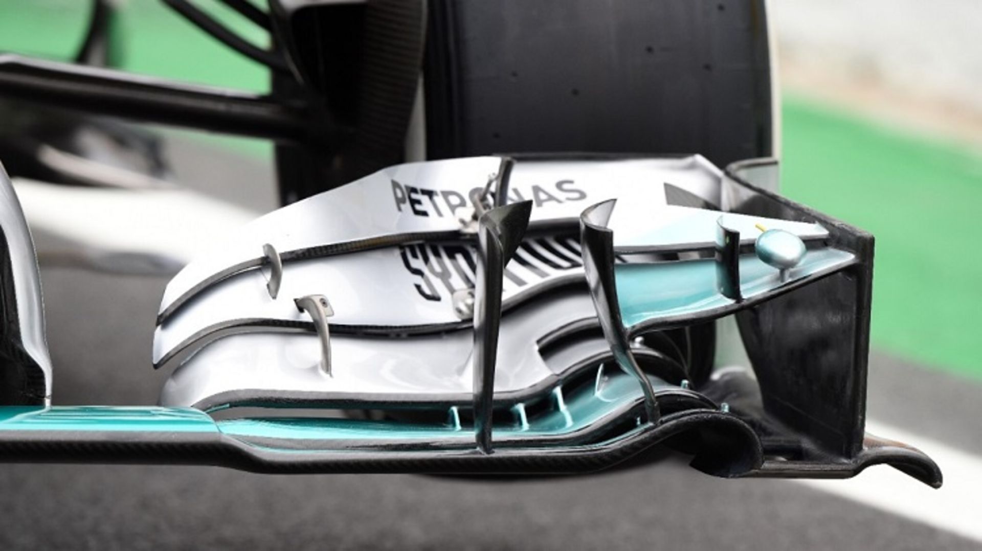 formula 1 front spoiler