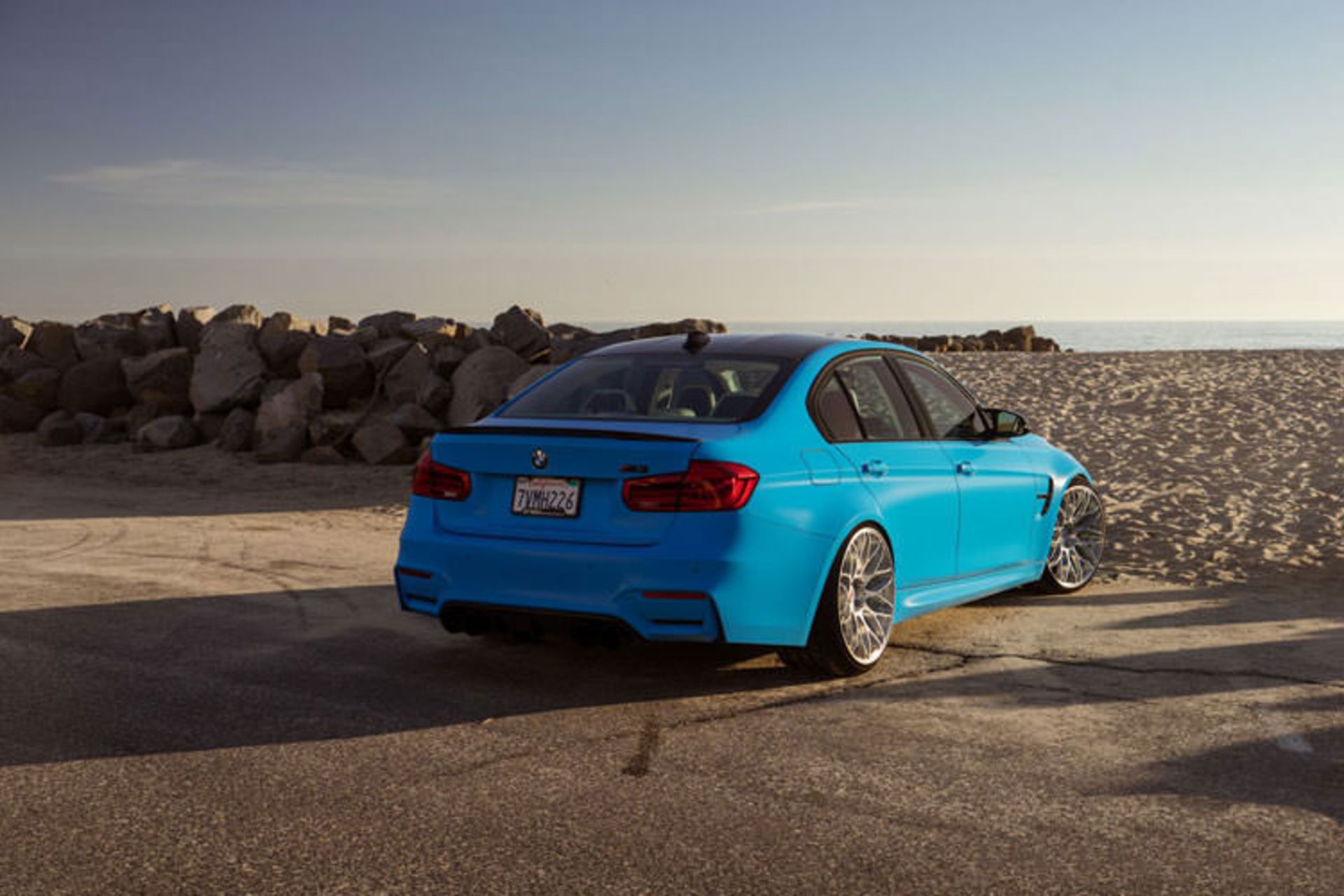 مرجع متخصصين ايران رنگ‌آميزي BMW M3 با آبي ريويرا
