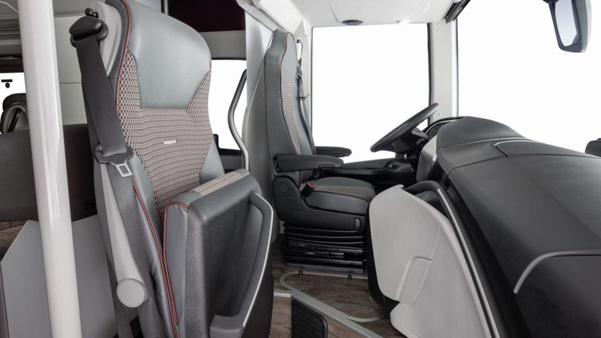 اتوبوس دوطبقه سترا