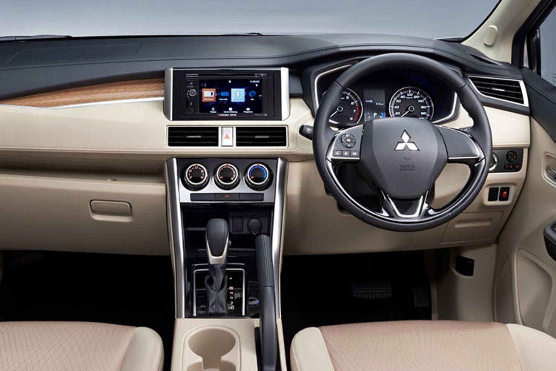 میتسوبیشی XpANDER