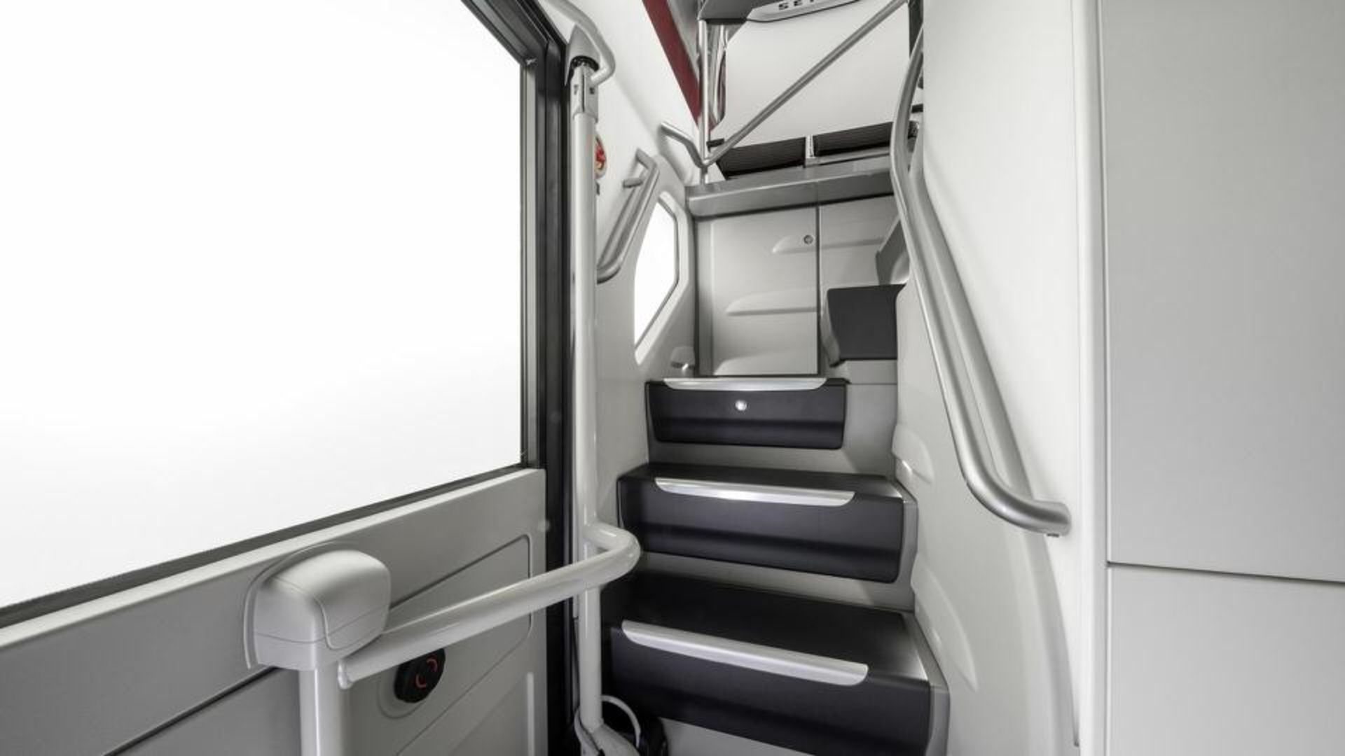 اتوبوس دوطبقه سترا