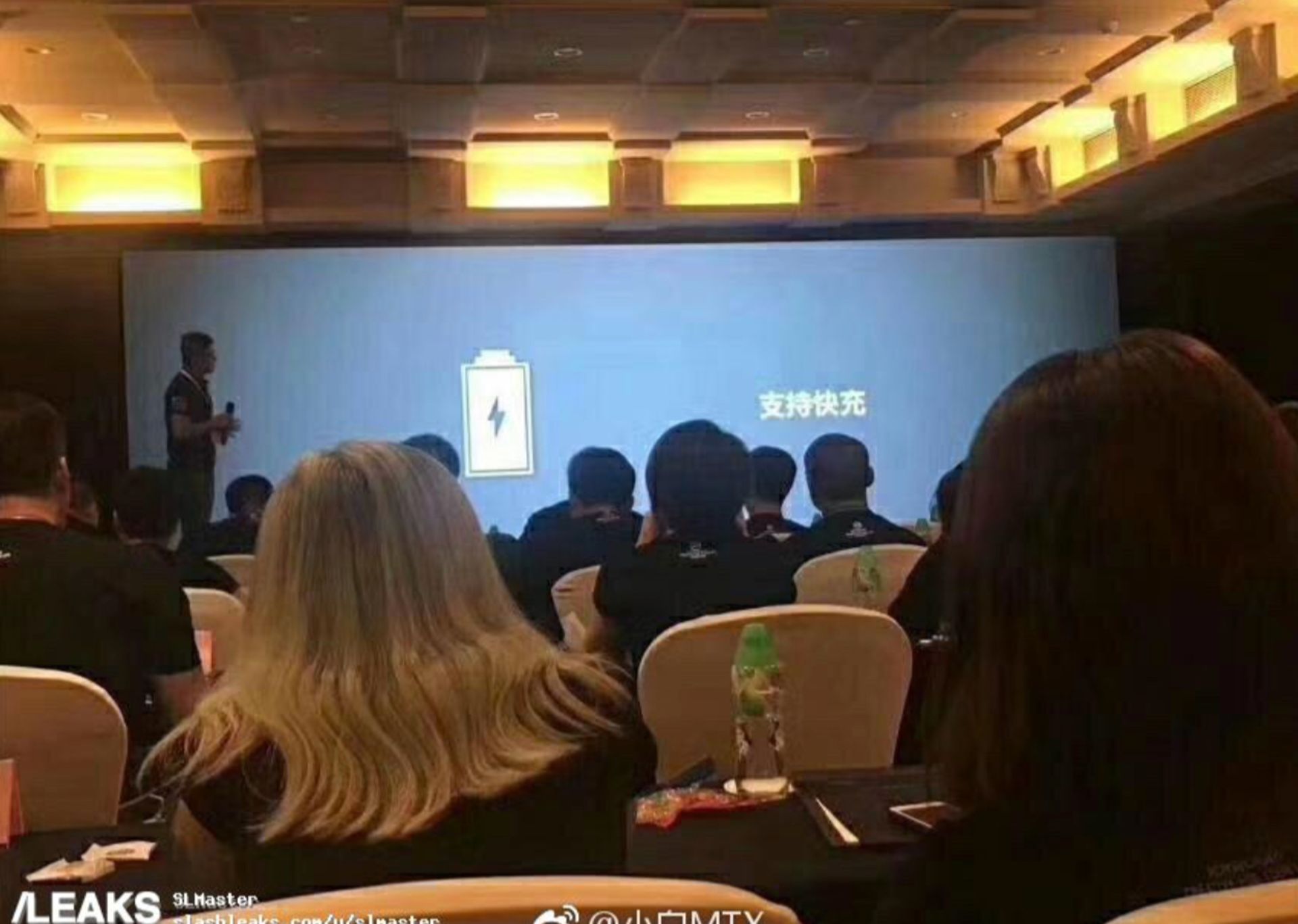 اسلاید مشخصات آیفون ۸