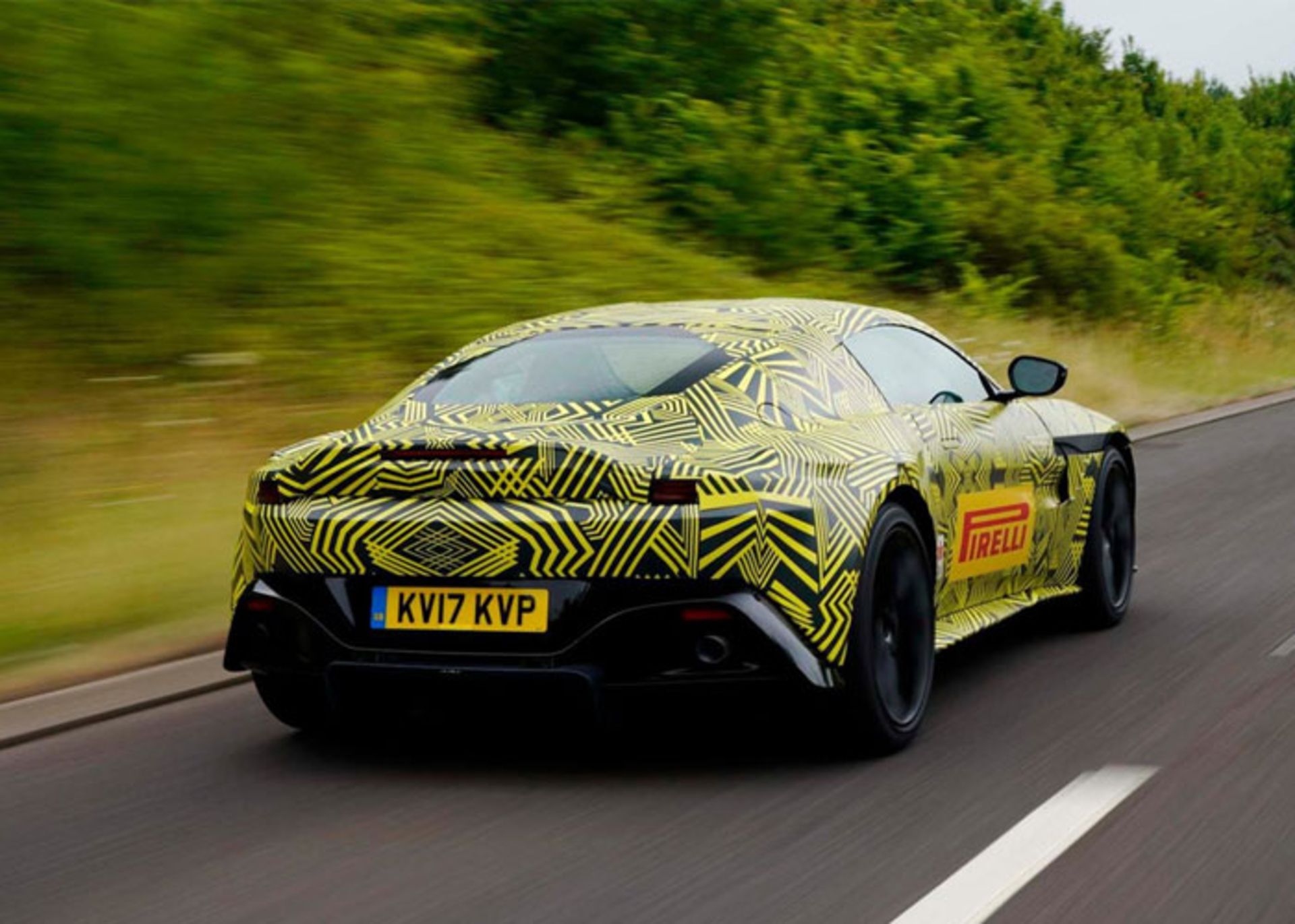 استون مارتین ونتیج V8