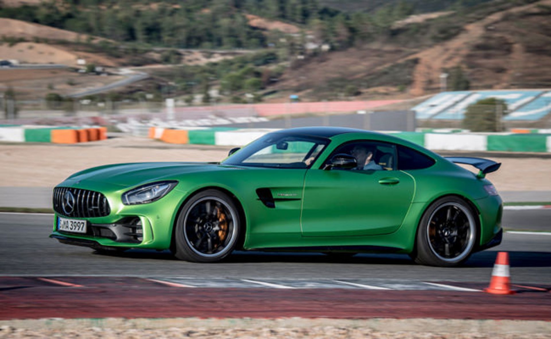 مرسدس amg gt r