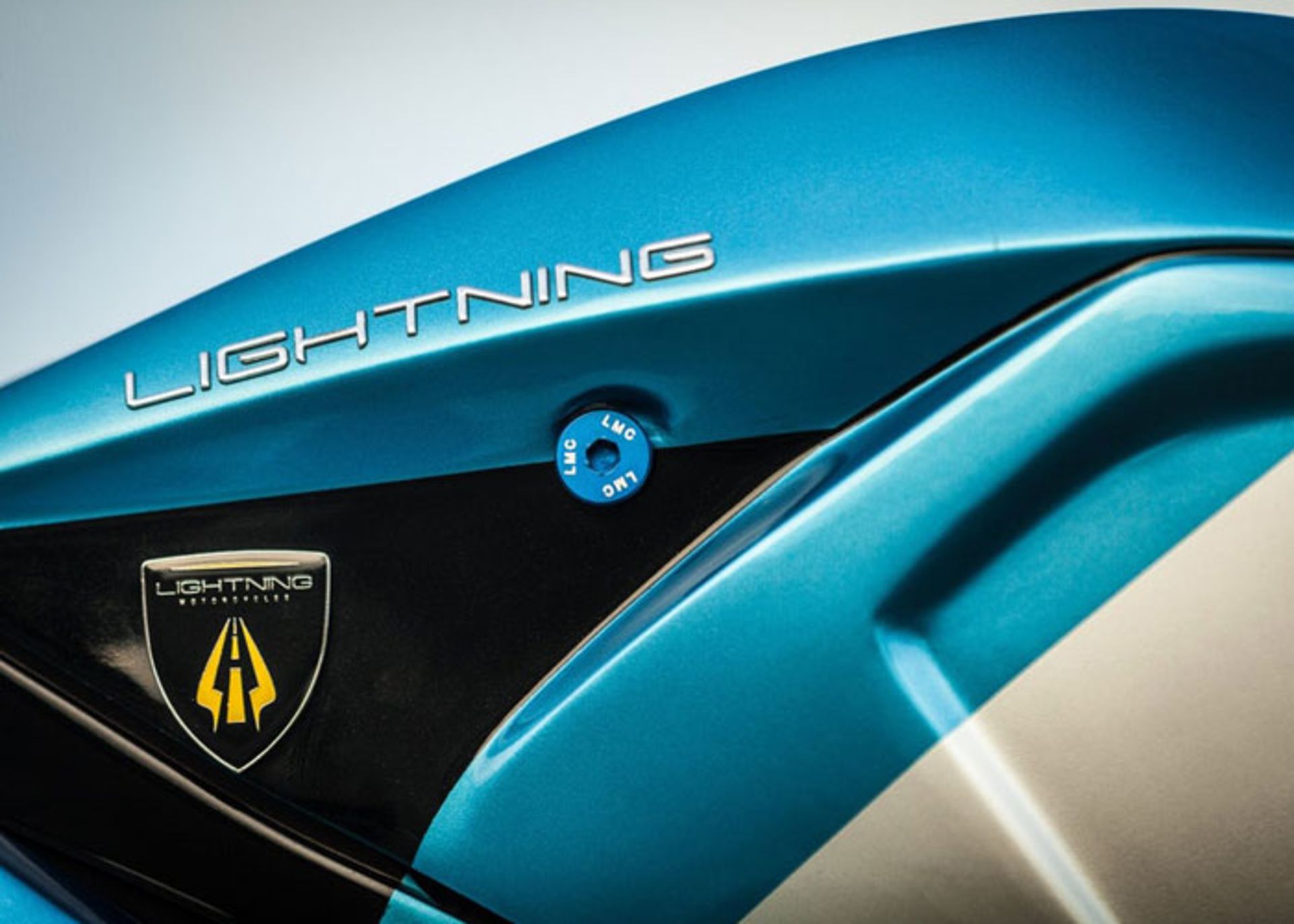 لایتنینگ LS-218