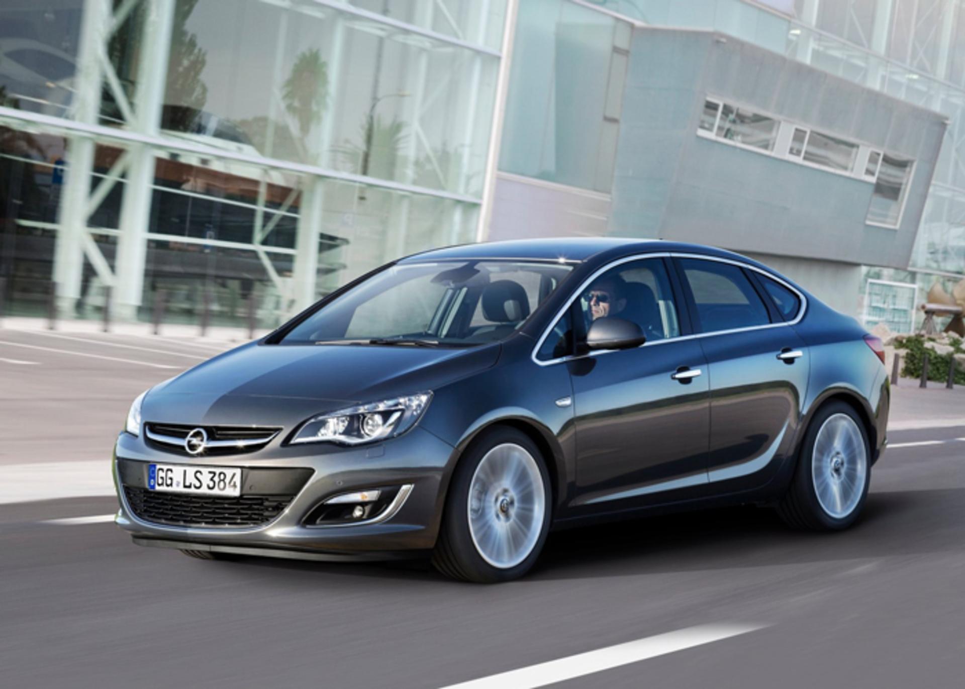 opel astra sedan