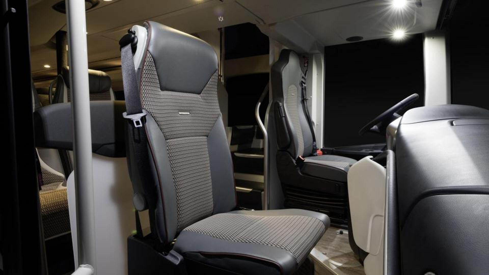 اتوبوس دوطبقه سترا