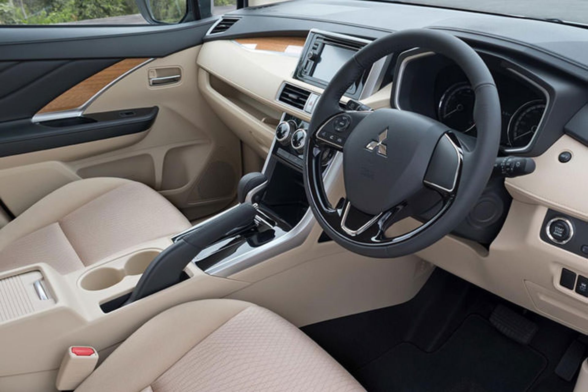 میتسوبیشی XpANDER