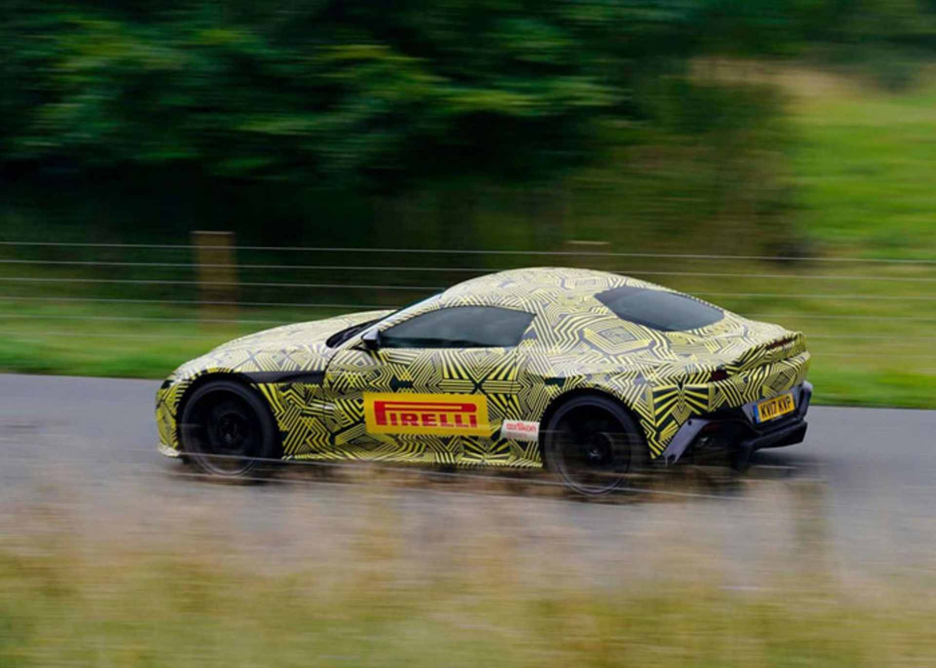 استون مارتین ونتیج V8