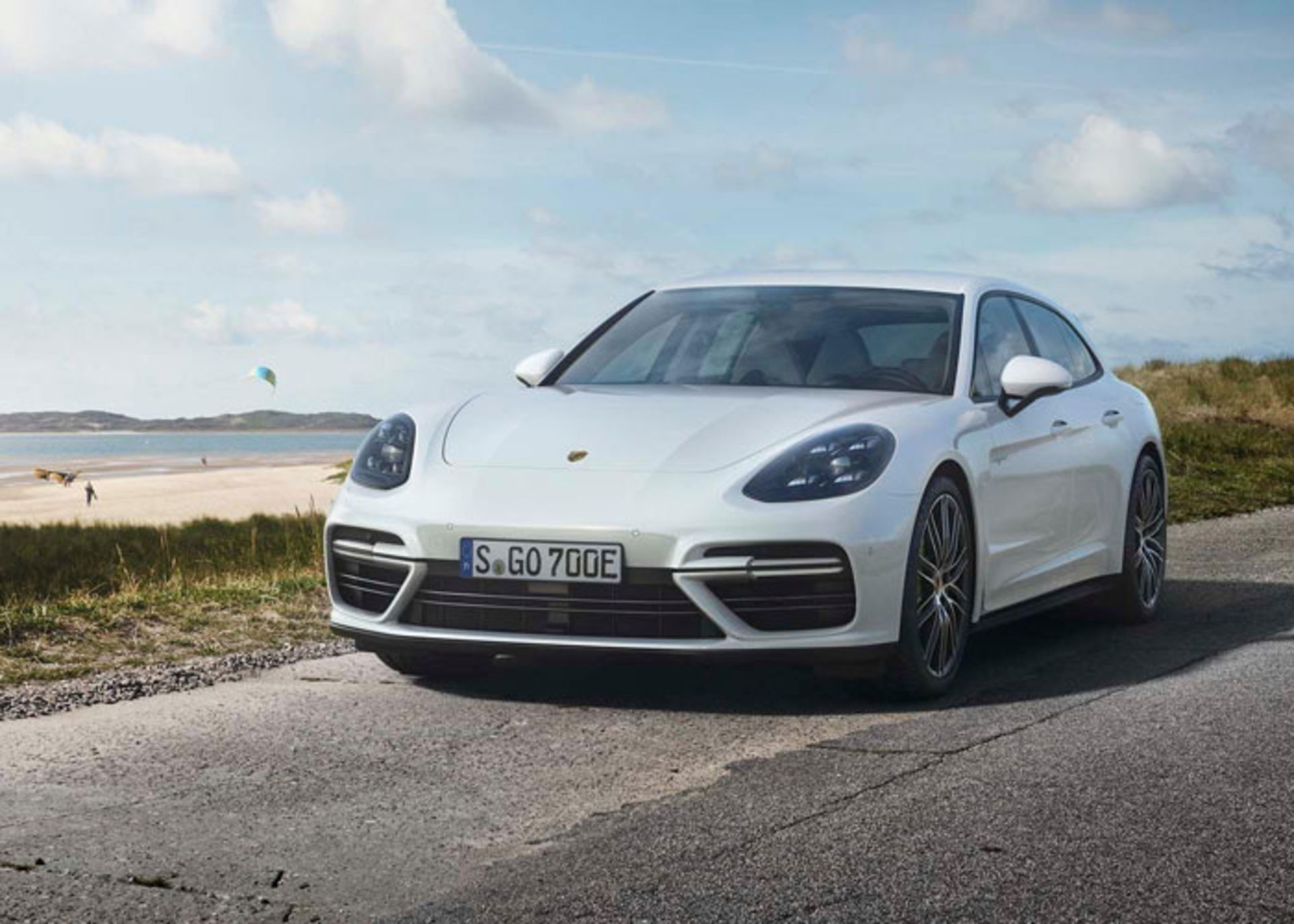 پورشه پانامرا Turbo S E-Hybrid اسپرت توریزمو