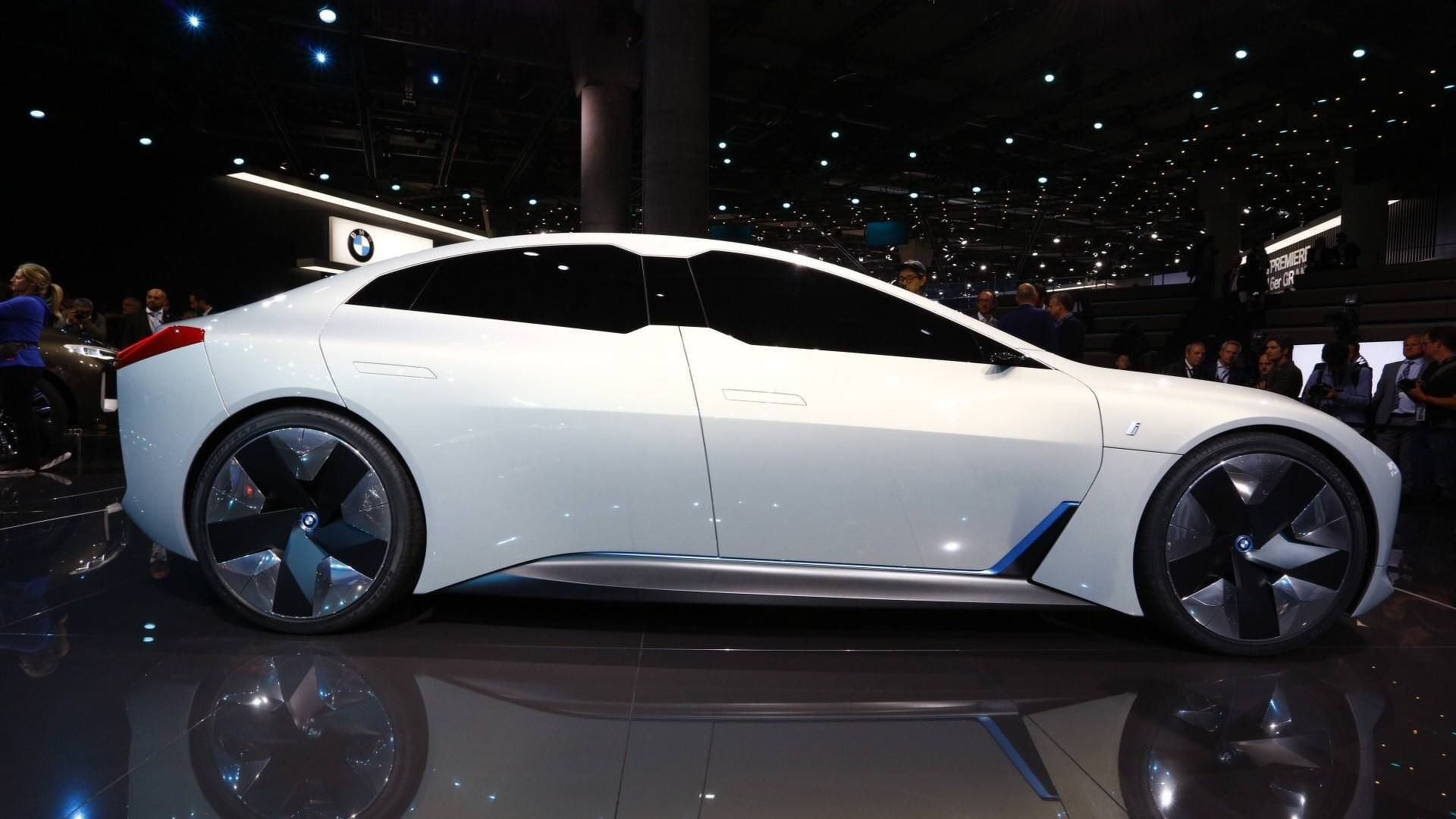 بی‌ام‌و آی ویژن داینامیکس