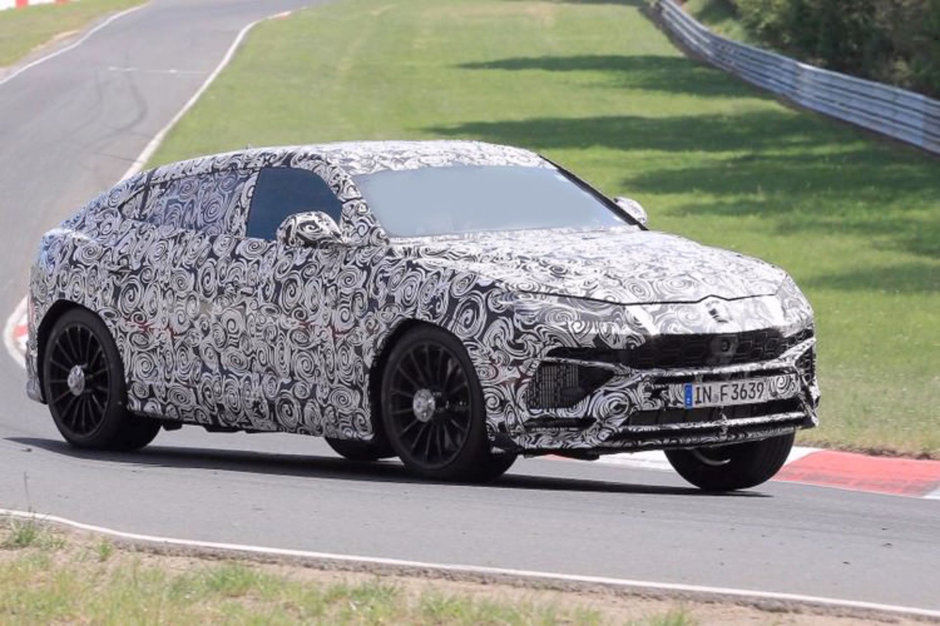 urus spy shots