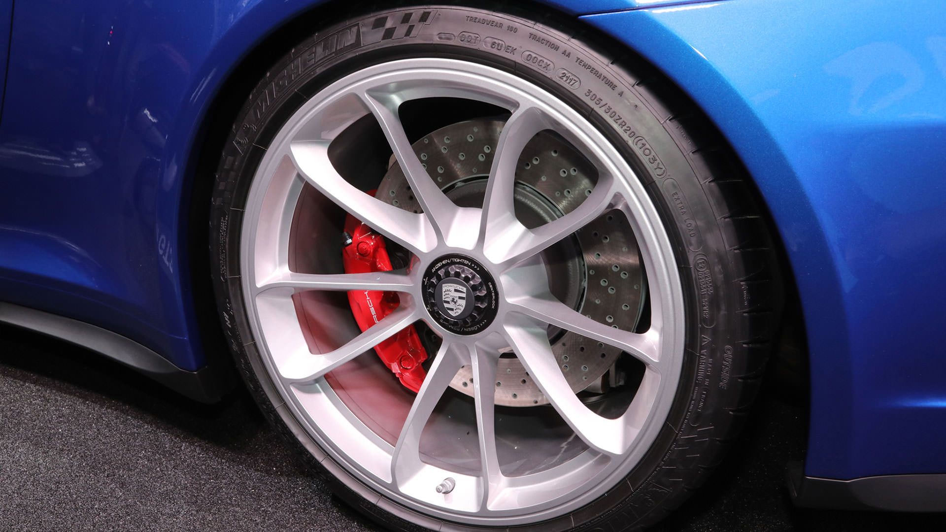 audi R8 RWS vs Porsche GT3 911