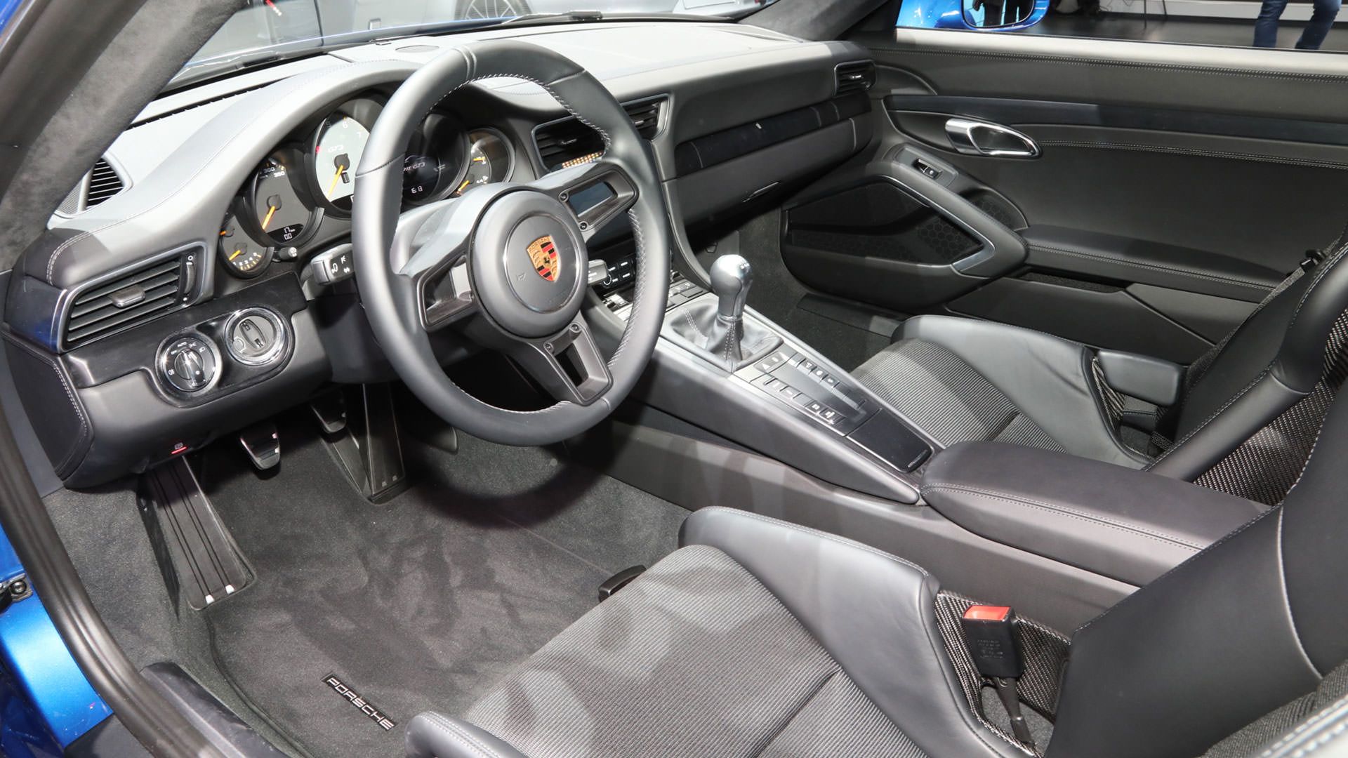 audi R8 RWS vs Porsche GT3 911