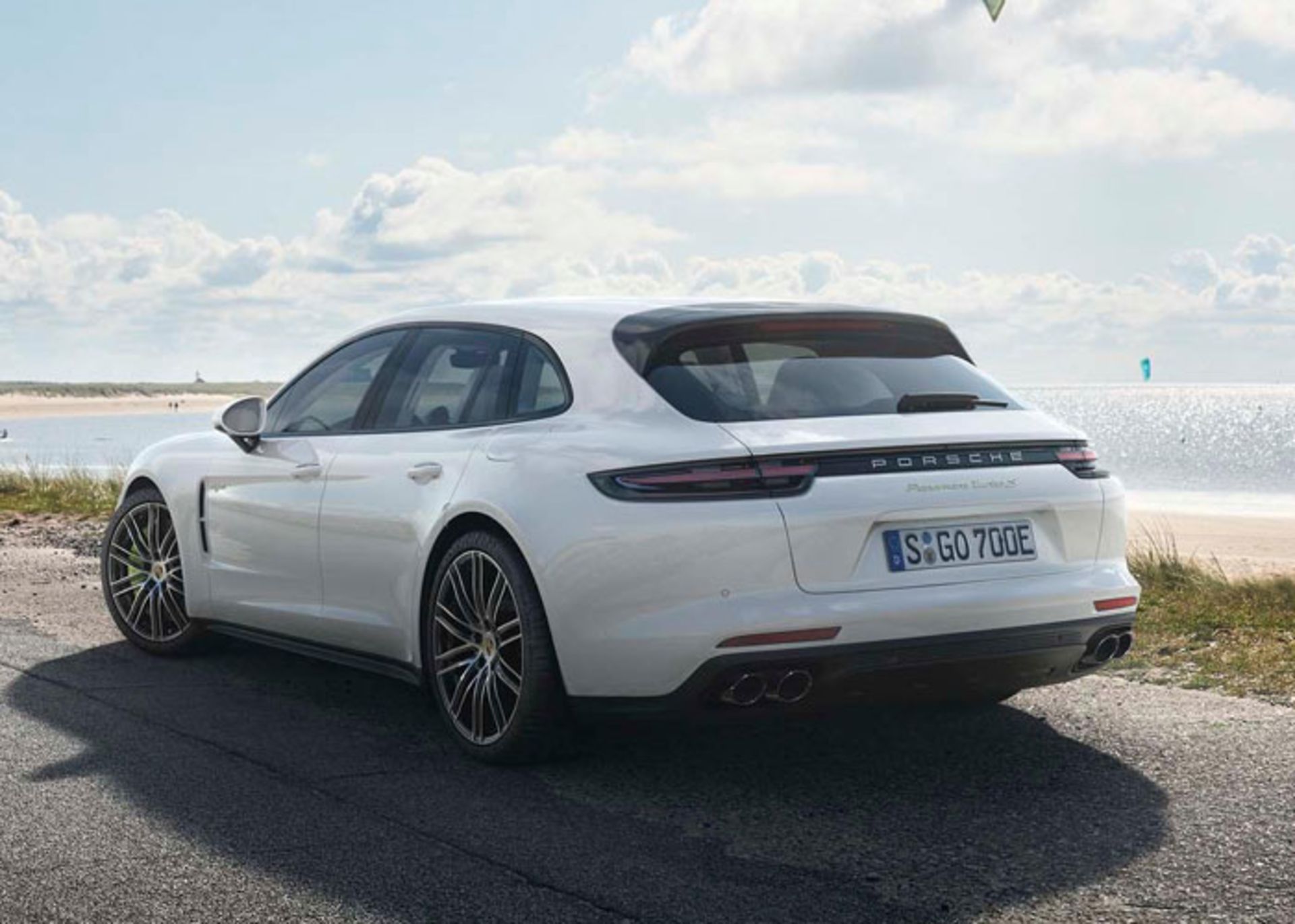 پورشه پانامرا Turbo S E-Hybrid اسپرت توریزمو