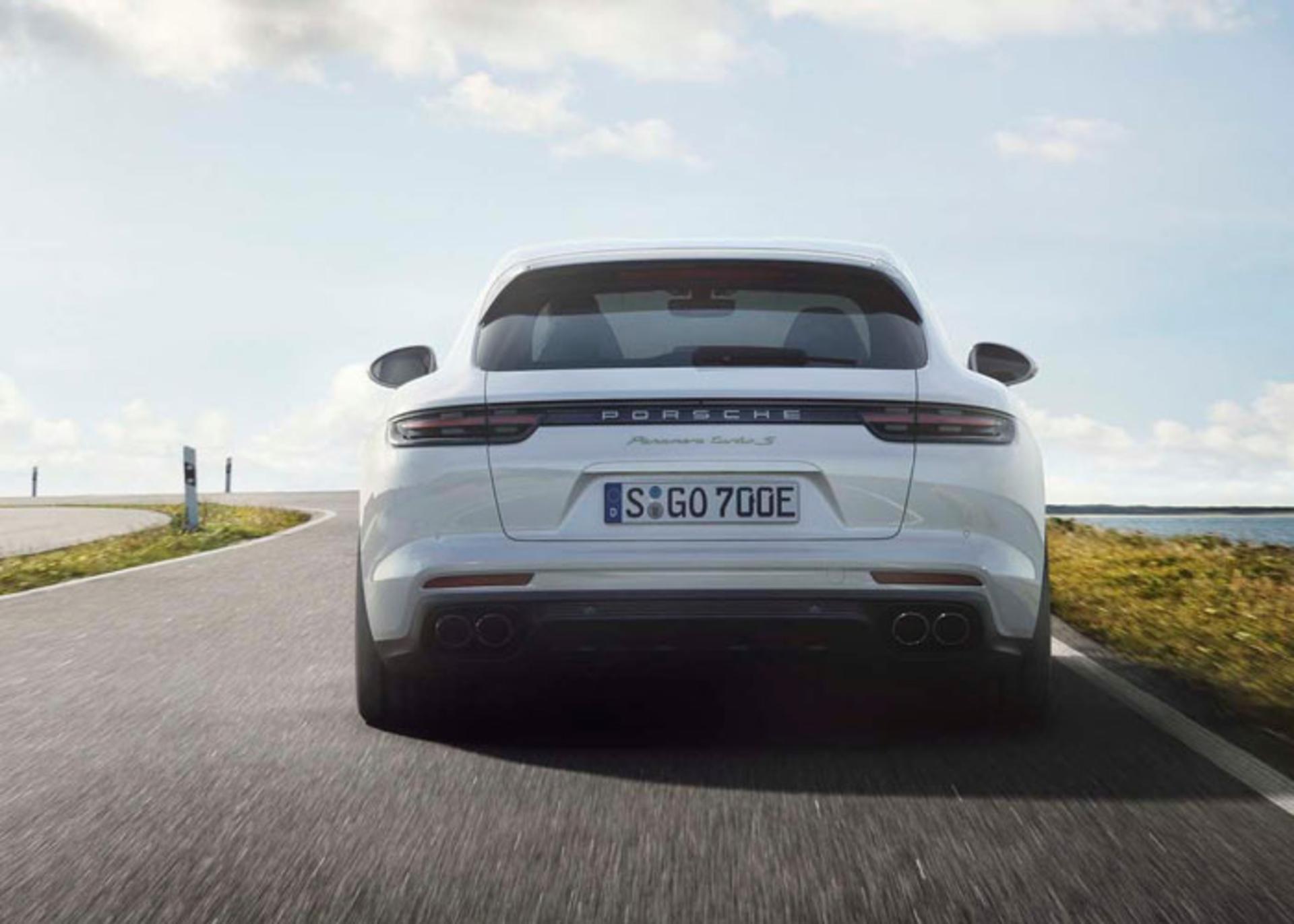 پورشه پانامرا Turbo S E-Hybrid اسپرت توریزمو