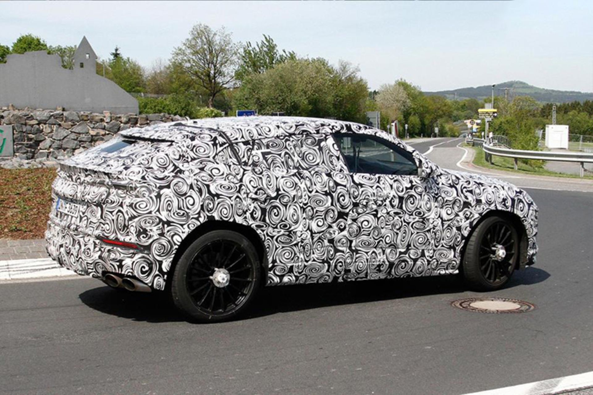 urus spy shots
