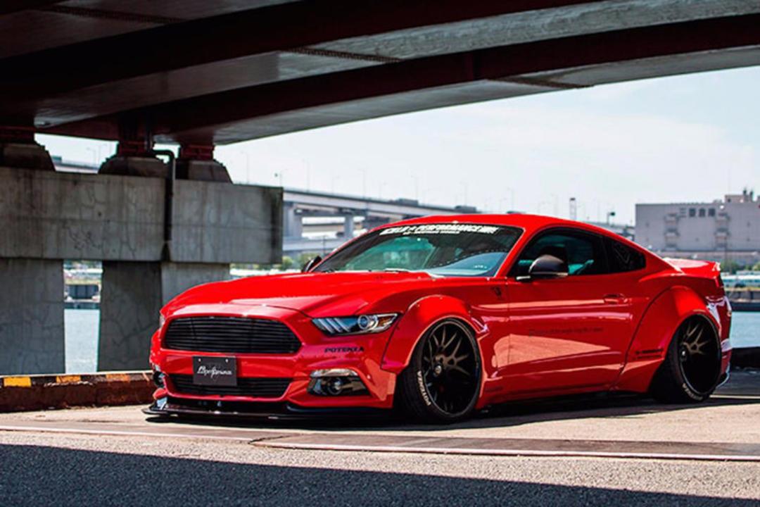 Liberty Walk Ford Mustang