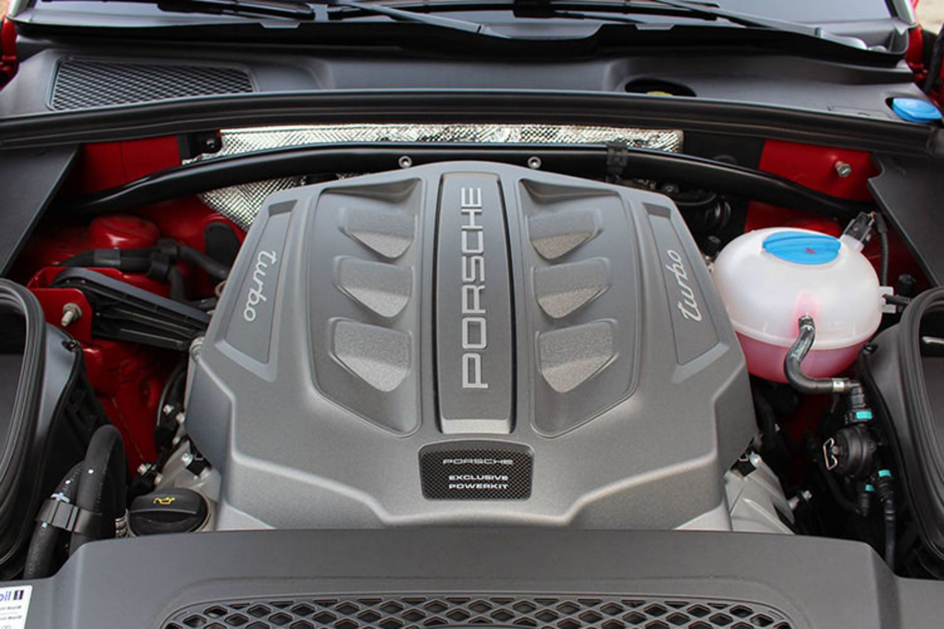 پورشه ماکان توربو / Porsche Macan Turbo 2018