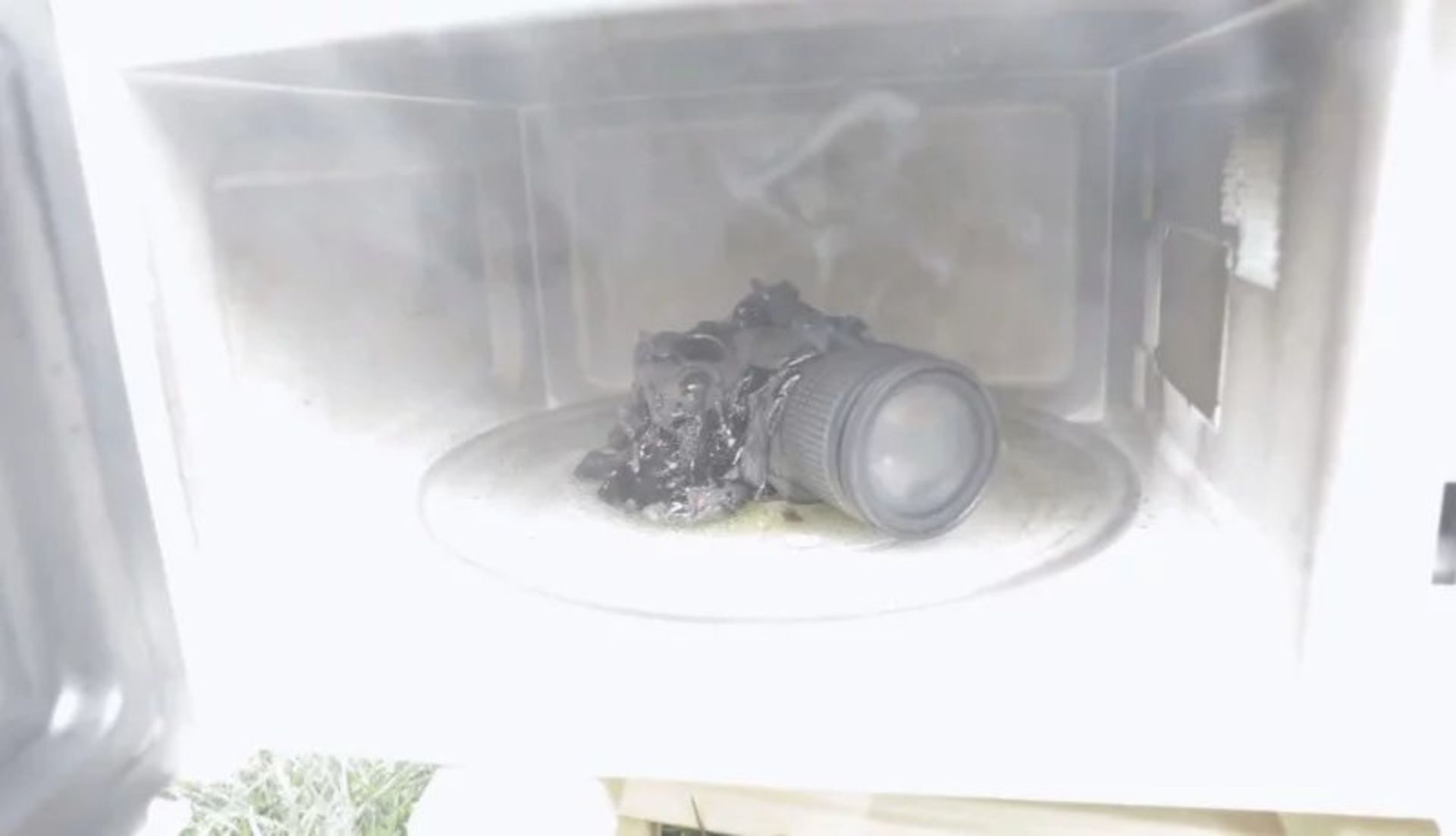 دوربین در مایکروویو