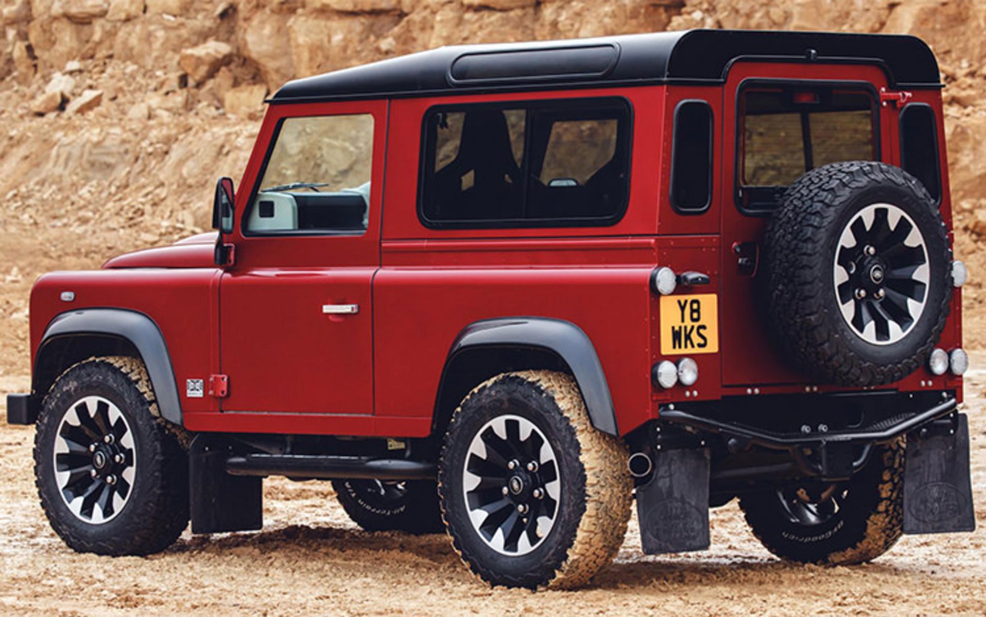 Land Rover Defender Works V8 / لندرور دینفدر