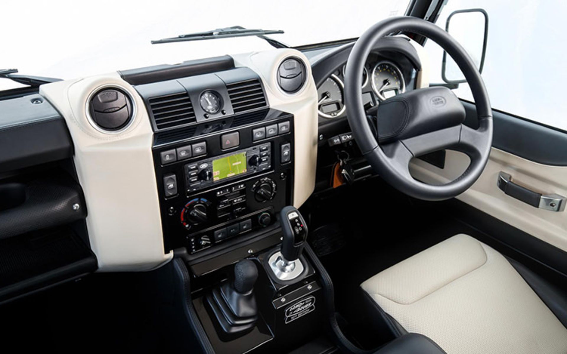 Land Rover Defender Works V8 / لندرور دینفدر
