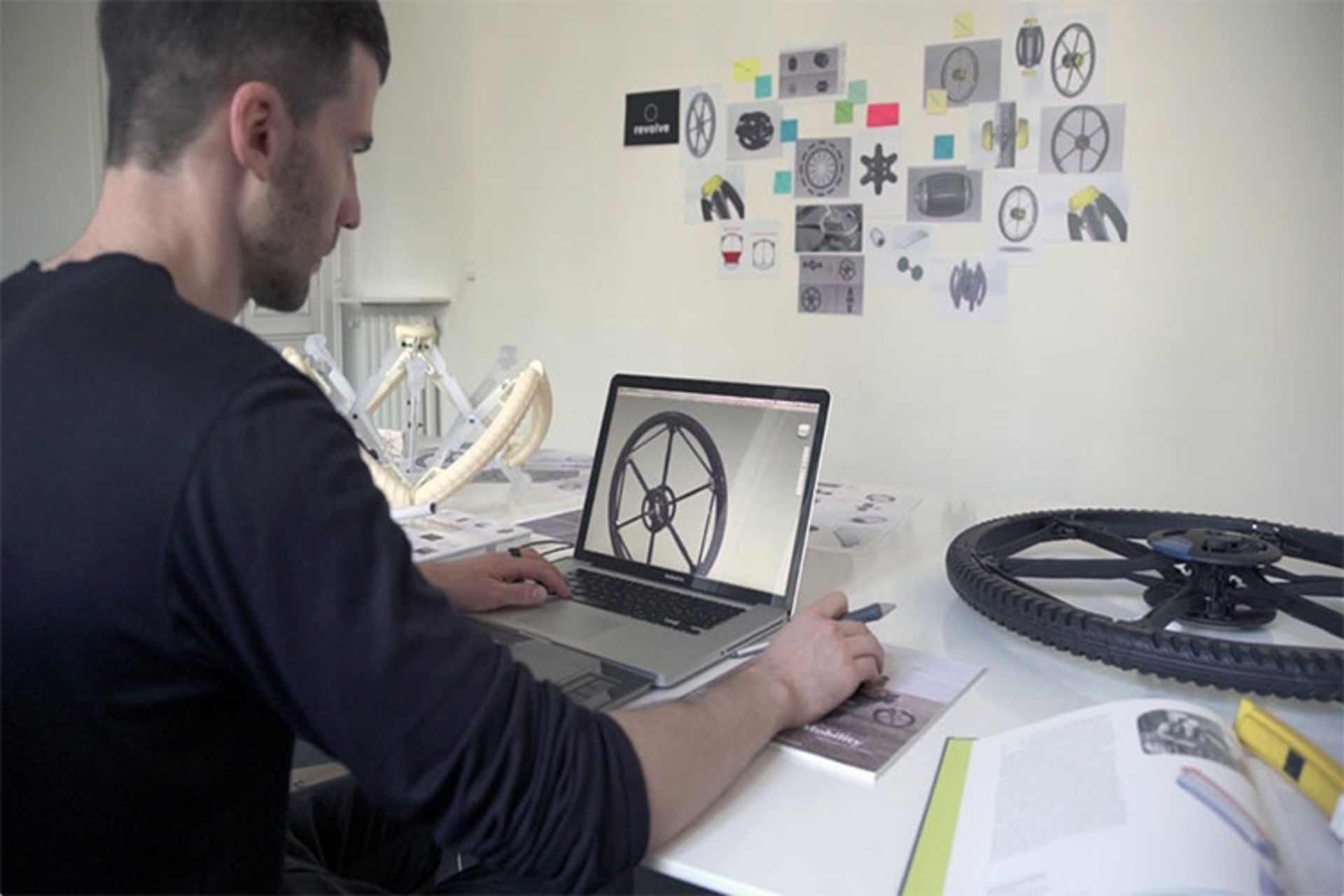 چرخ تاشو ریوالو