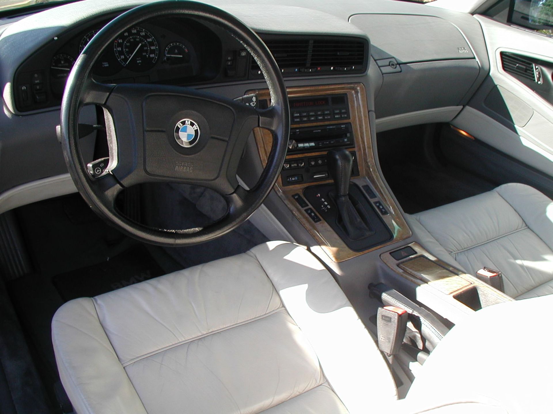 BMW 8 Series / بی ام و سری 8