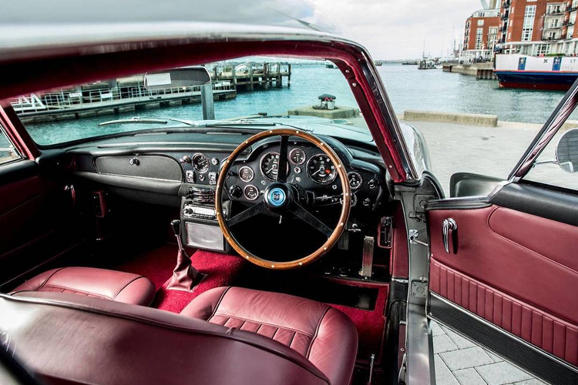 Aston Martin DB5 / استون مارتین