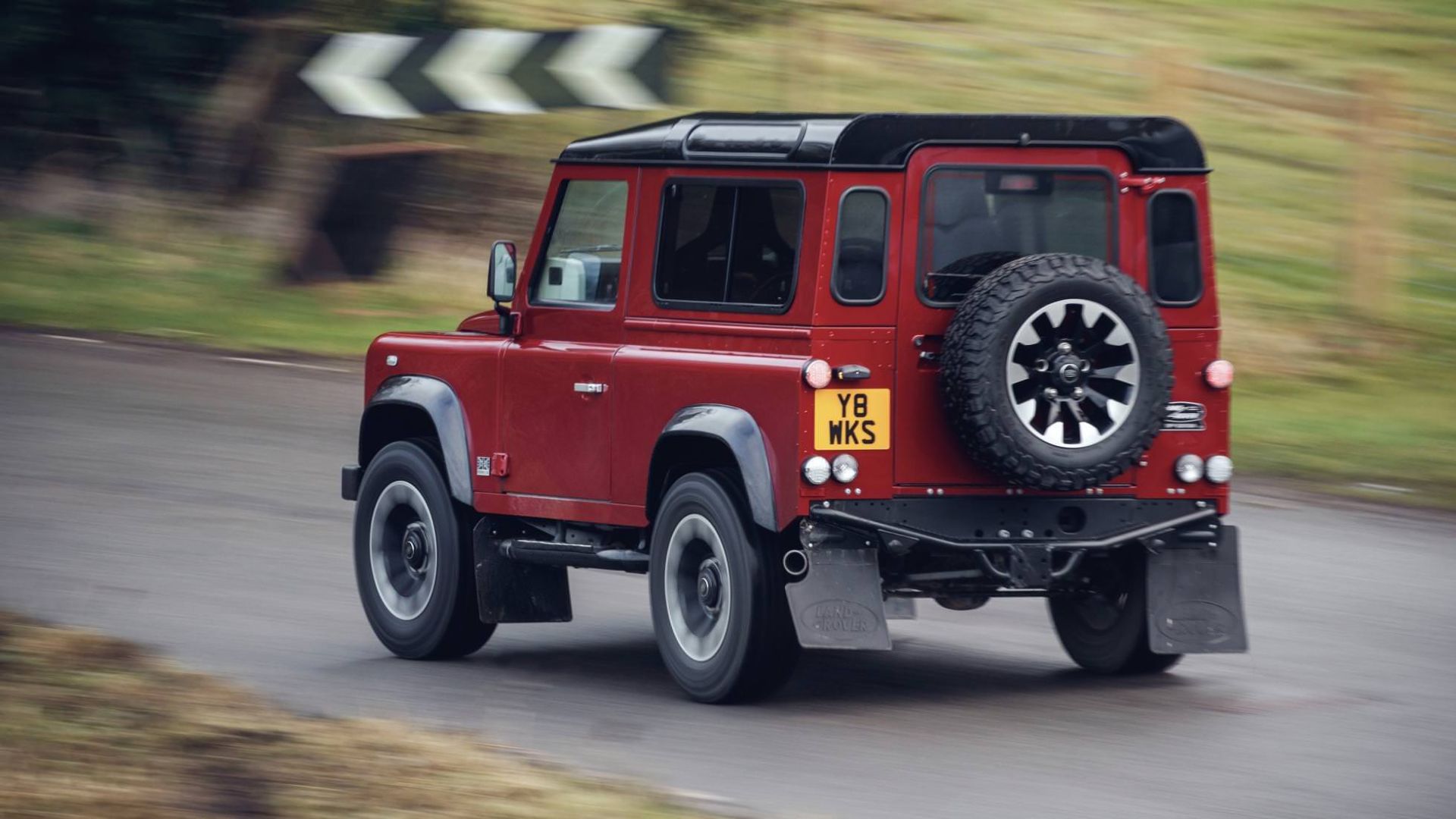 Land Rover Defender Works V8 / لندرور دینفدر