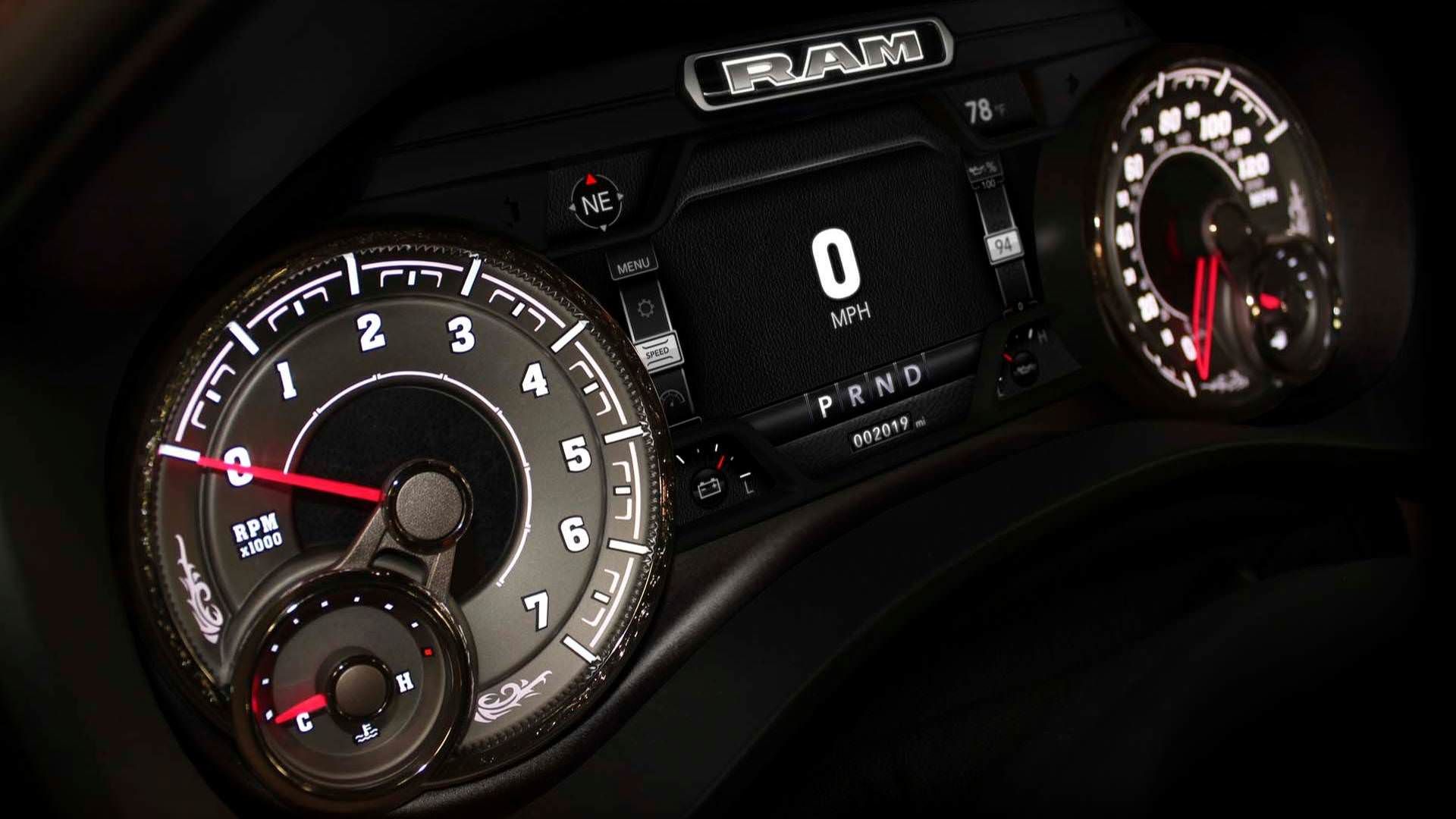 رم 1500 لارامی لانگ‌هورن / ram 