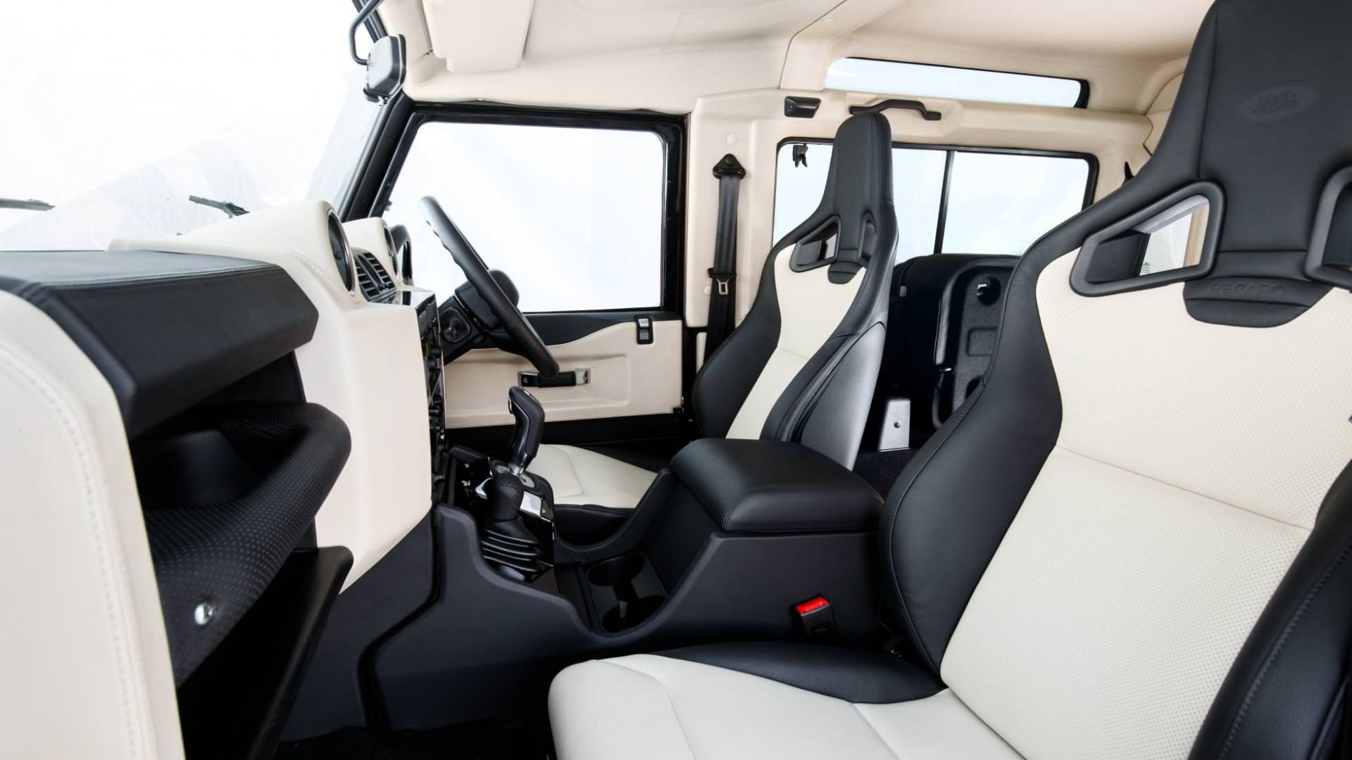 Land Rover Defender Works V8 / لندرور دینفدر