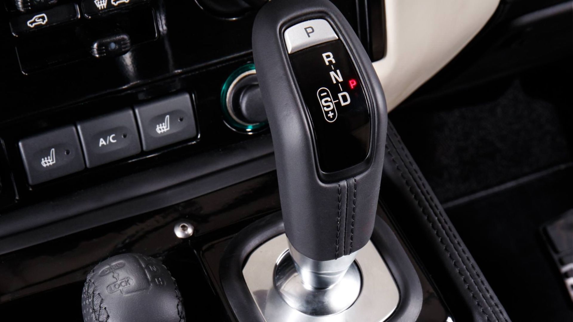 Land Rover Defender Works V8 / لندرور دینفدر