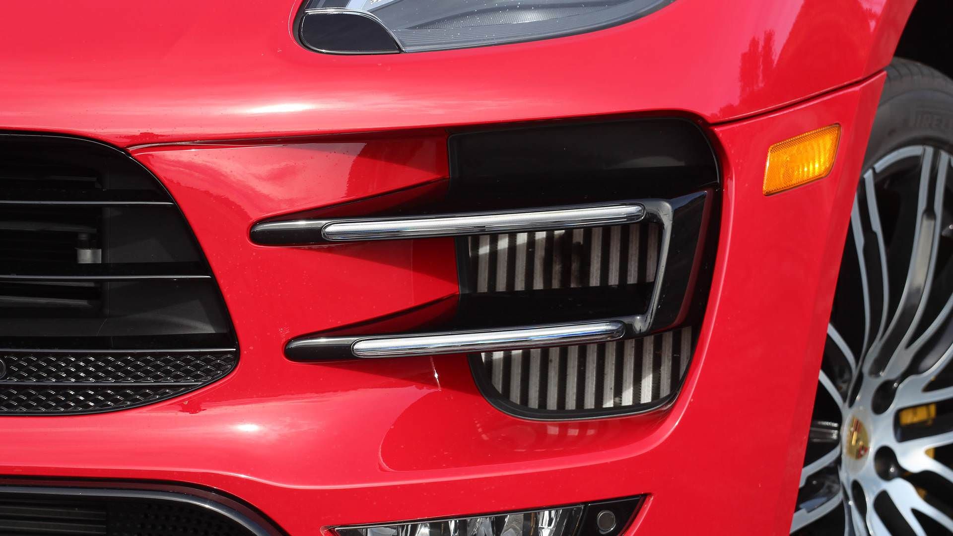 پورشه ماکان توربو / Porsche Macan Turbo 2018