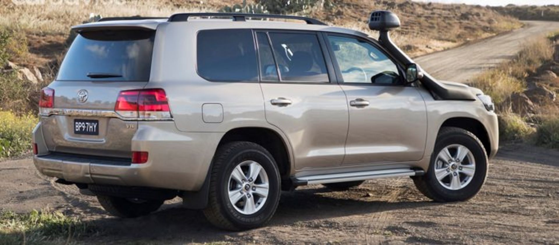 تویوتا لندکروزر