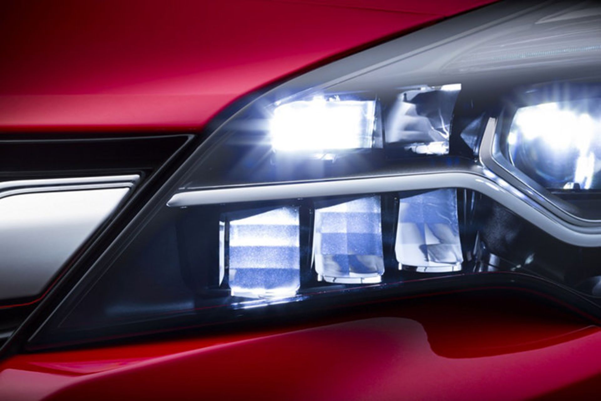 فناوری چراغ جلوی تطبیقی خودتارشونده / Self-Dimming Adaptive Headlight