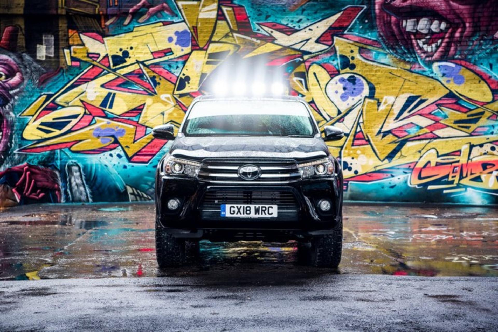 HiLux Invicible 50