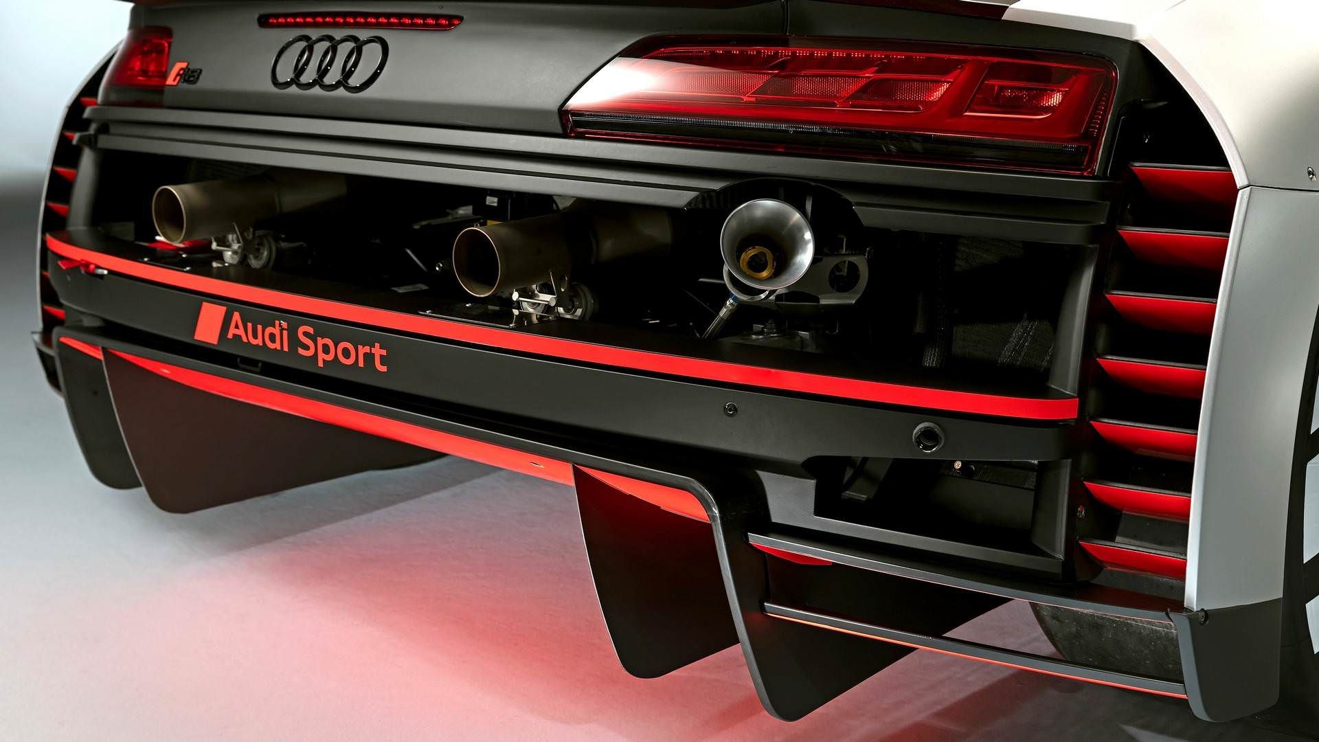 Audi R8 LMS GT3 / خودروی مسابقه‌ای آئودی R8 LMS GT3