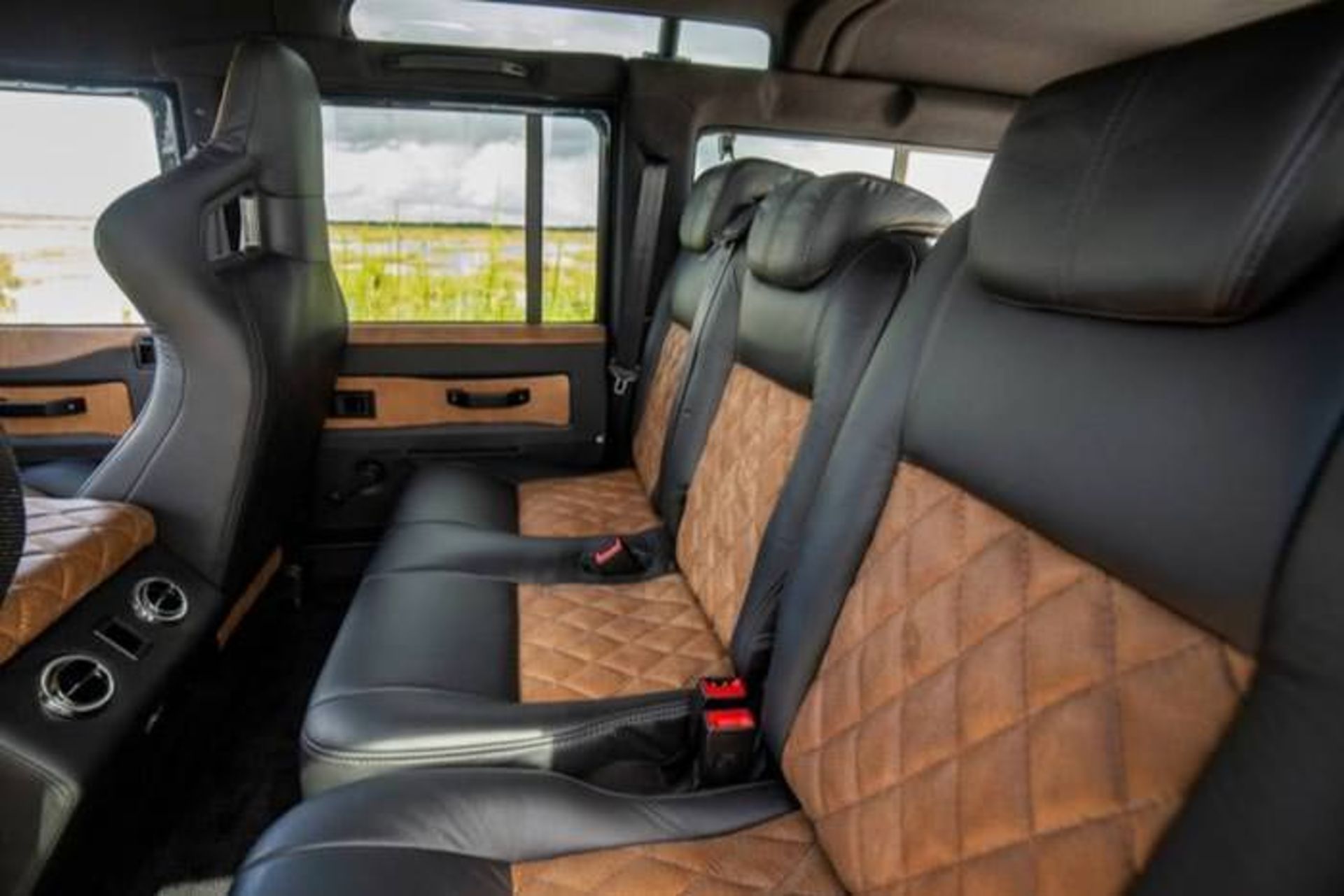 Land-Rover Defender ECD