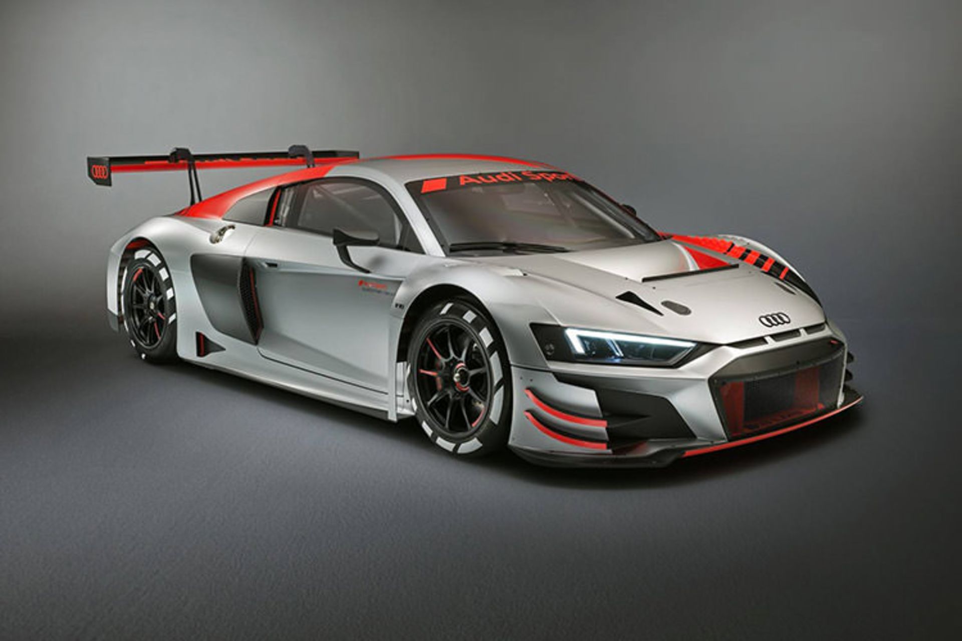 Audi R8 LMS GT3 / خودروی مسابقه‌ای آئودی R8 LMS GT3